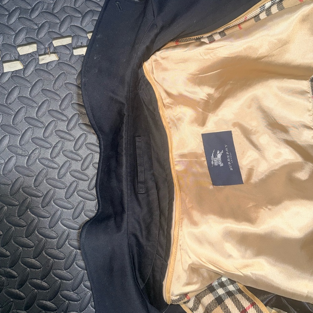Burberry Black Trench Coat - Picture 4 of 16